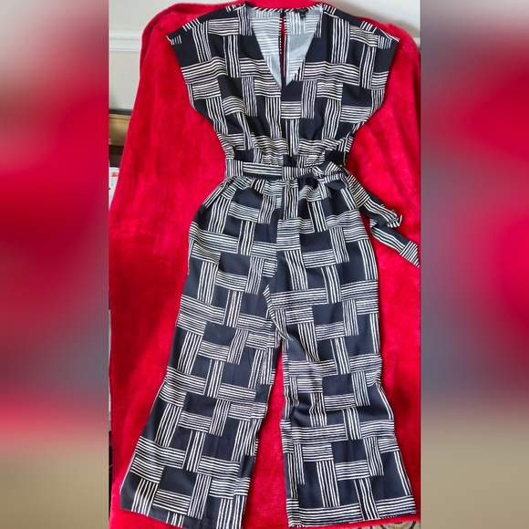 Ann Taylor Factory Pants - Ann Taylor Factory Black & White Geometric Pattern Wide Leg Jumpsuit - Size M